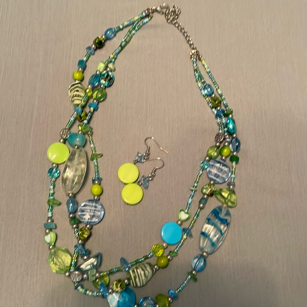 Necklace/earrings set